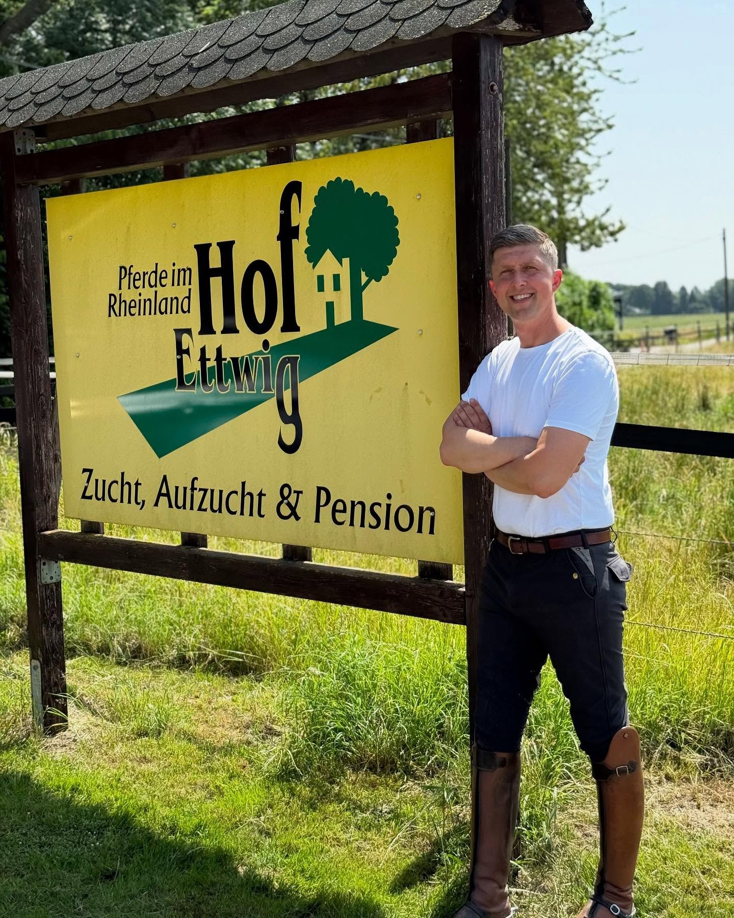 Bild KleinAberFein! 
Ab Juni ist unsere neue Horsebase auf dem wunderschönen Hof Ettwig der Familie Dirk und Insa Ettwig. Danke Familie Ettwig für die tolle Möglichkeit meinen Dressurausbildungstall hier weiter zuführen. Team Hetzel freut sich riesig auf die kommende Zeit.