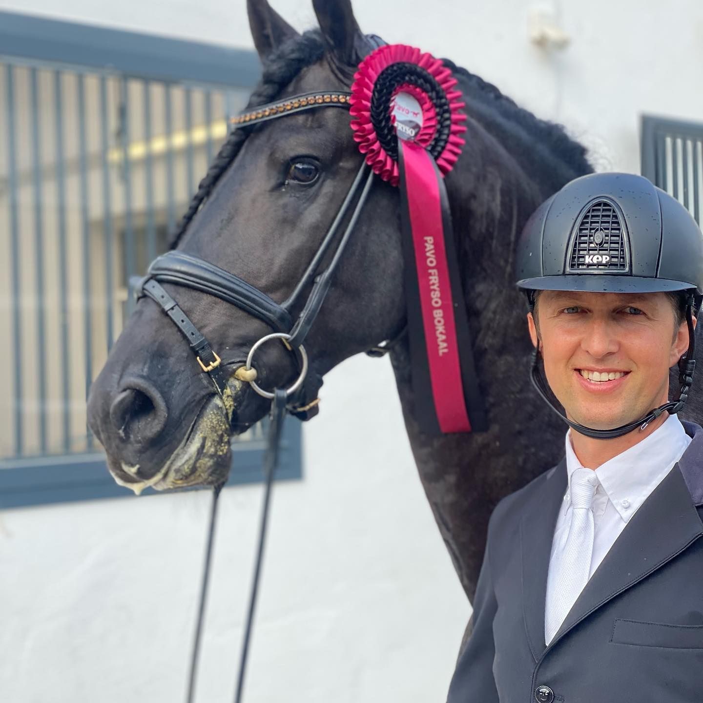 Bild Happy wife - happy life! Unser Familienprojekt „Friese“, hat sich für das Pavofrysobokaal Finale qualifiziert. Es hat Spaß gemacht und meine Frau ist glücklich! #friesen
#jakobhetzel
#pavofrysobokaal
#fryso
#dfzroyalfriesian